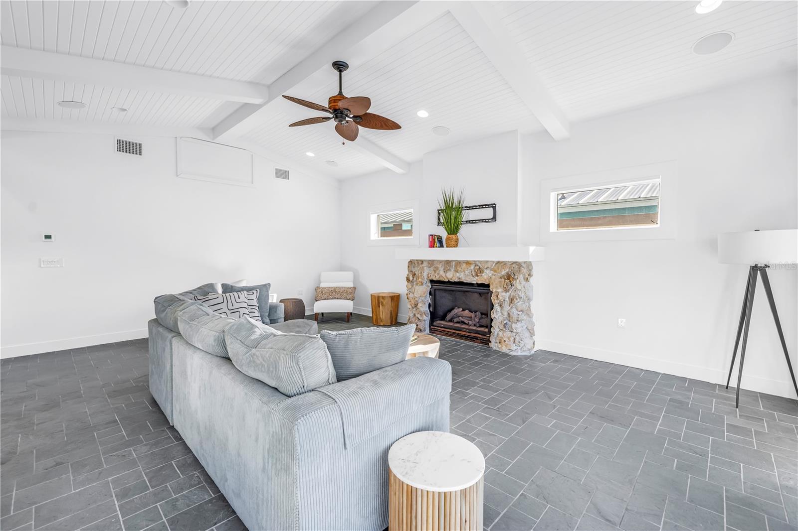 Kitchen/dining/living