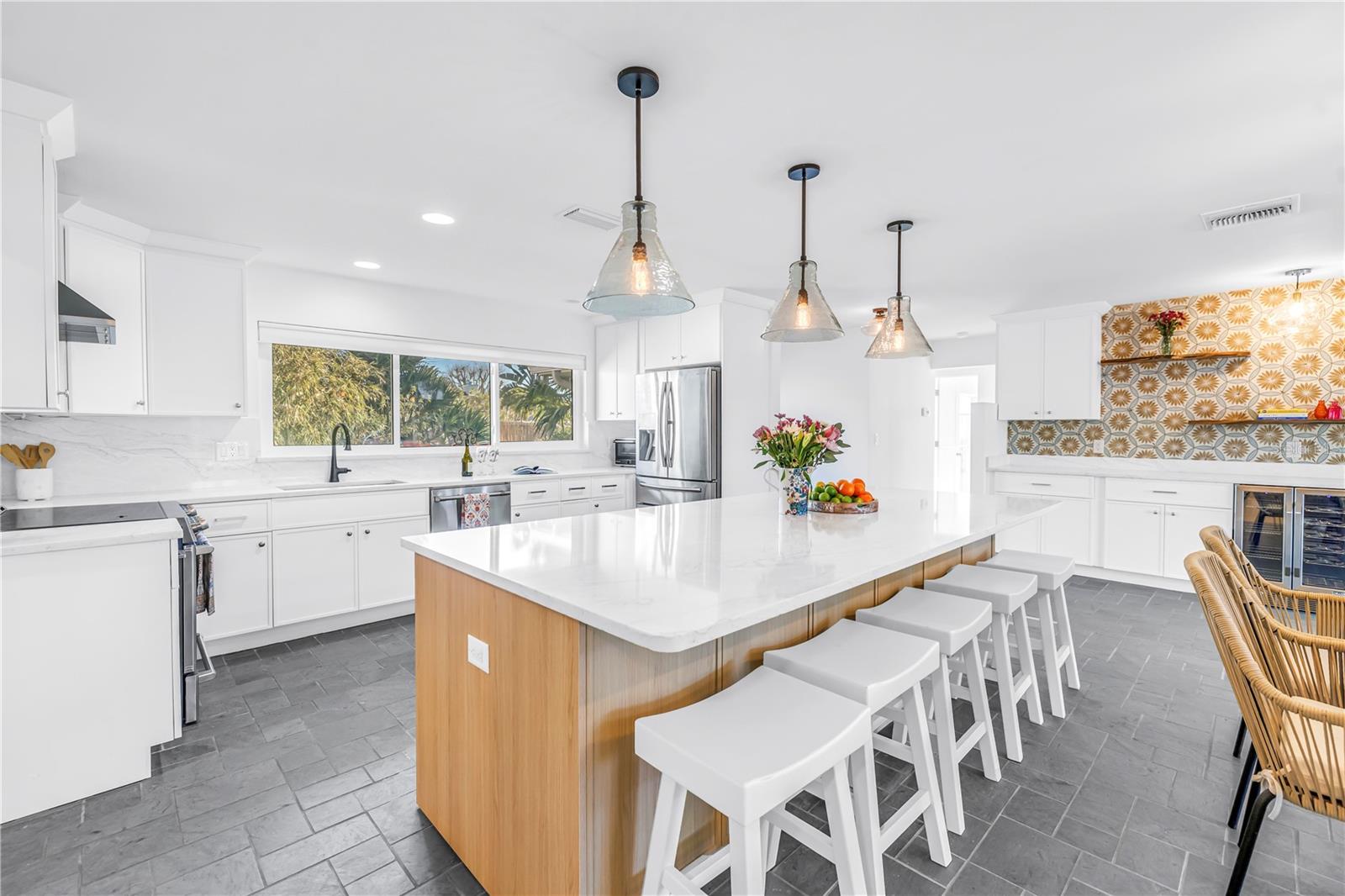 Kitchen/dining/living