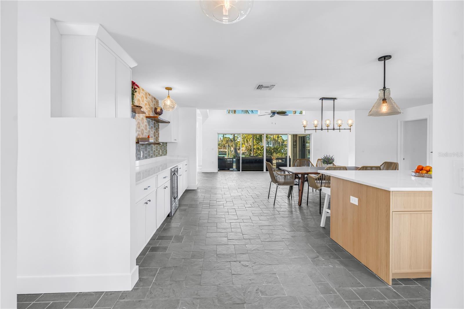 Kitchen/dining/living