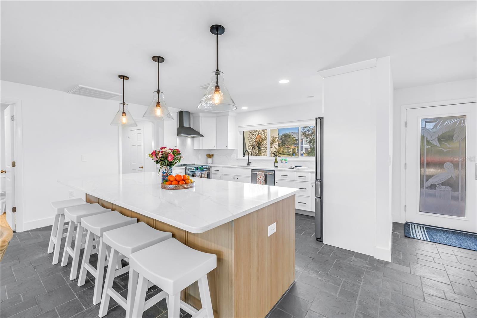 Kitchen/dining/living