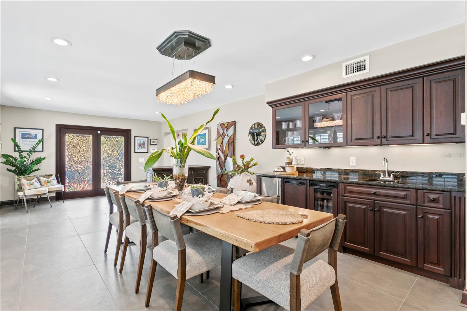 720 BRIGHTWATERS BLVD NE, ST PETERSBURG, FL, 33704