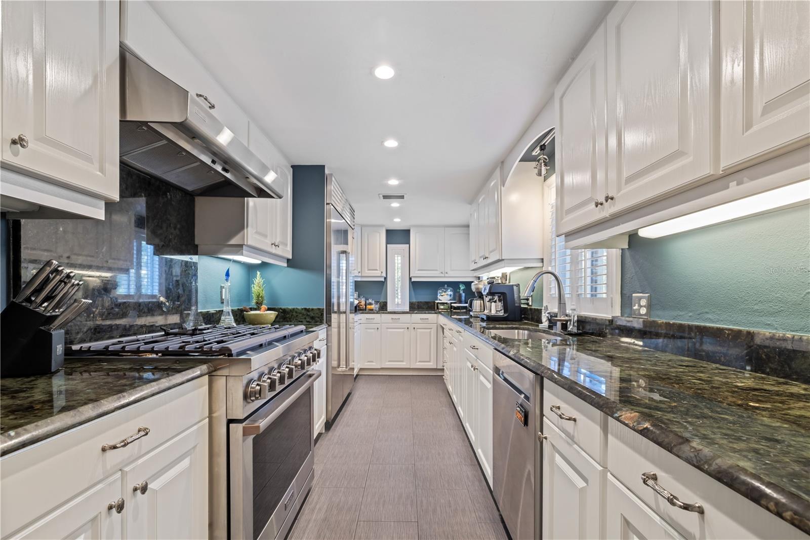 720 BRIGHTWATERS BLVD NE, ST PETERSBURG, FL, 33704