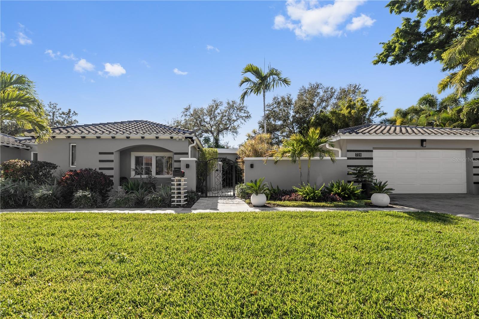 720 BRIGHTWATERS BLVD NE, ST PETERSBURG, FL, 33704