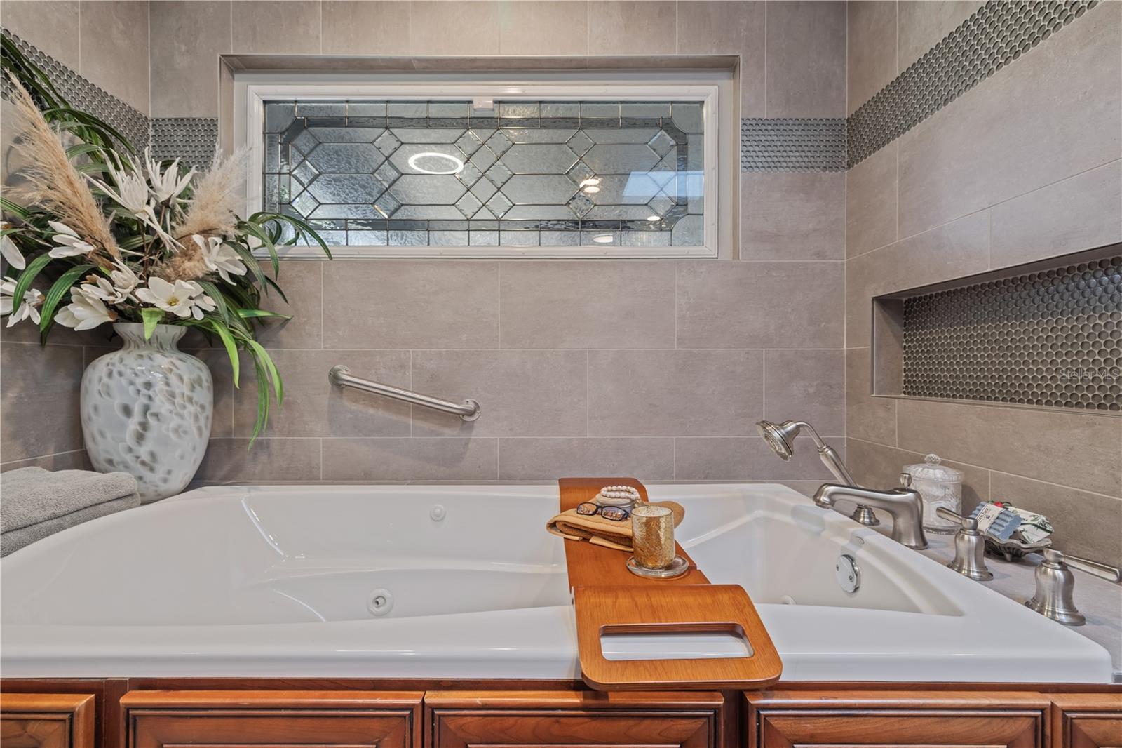 720 BRIGHTWATERS BLVD NE, ST PETERSBURG, FL, 33704