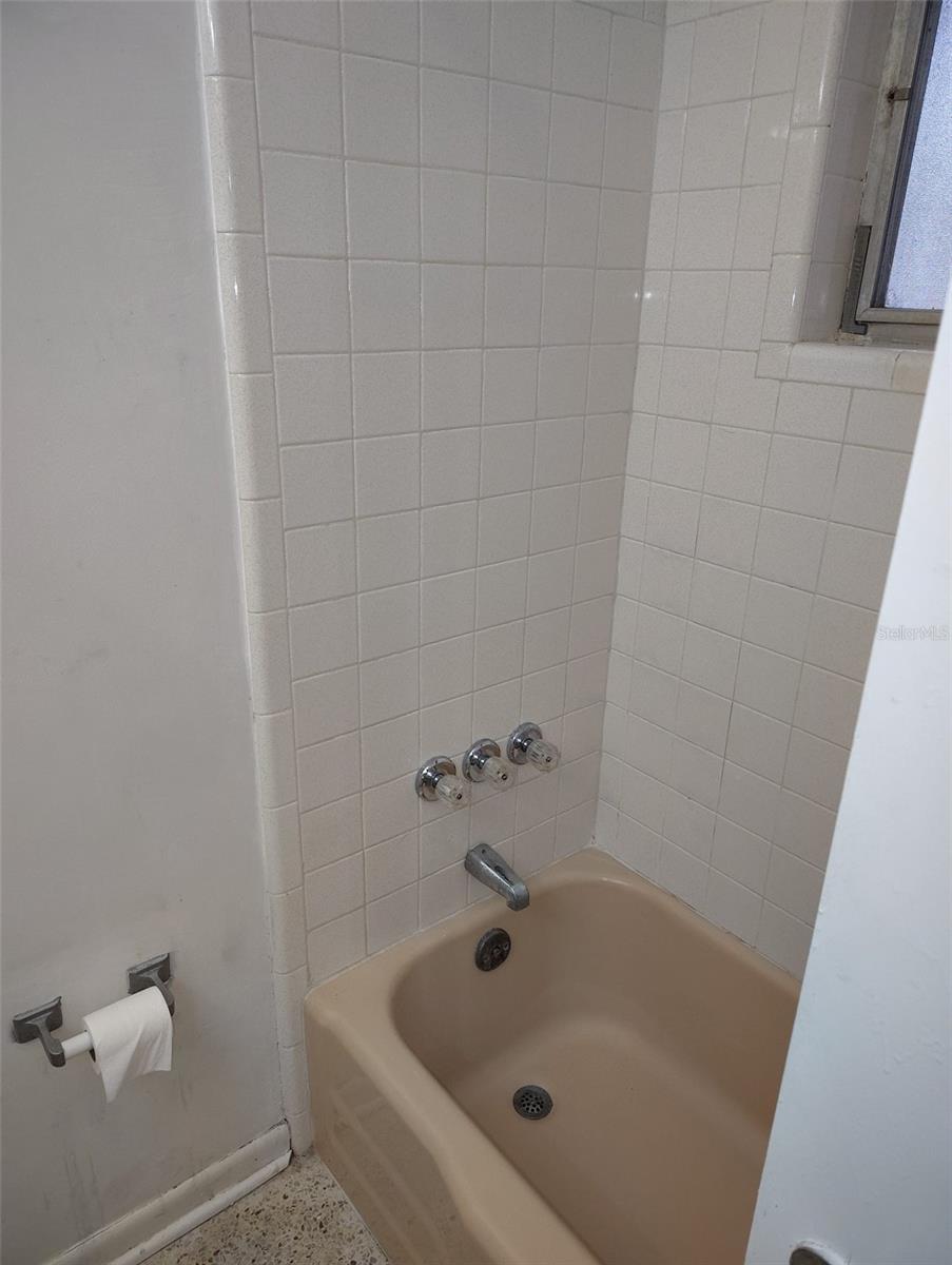 1104 CEDAR LAKE DR, TAMPA, FL, 33612