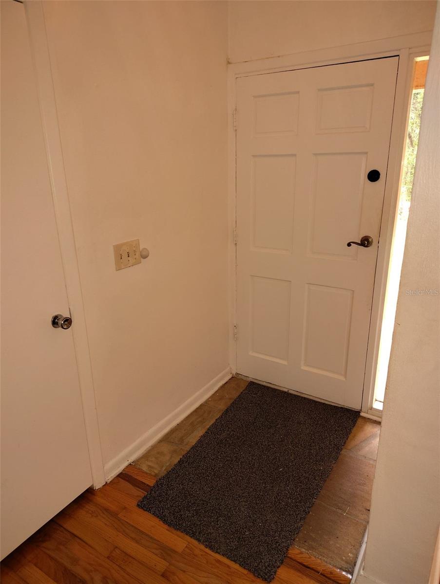 1104 CEDAR LAKE DR, TAMPA, FL, 33612