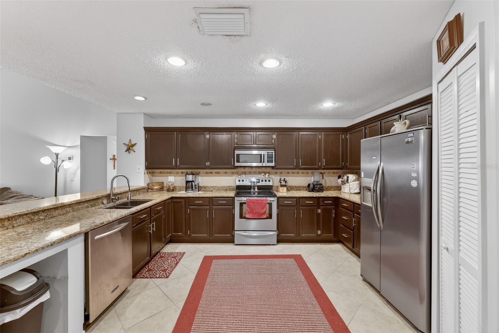 9410 PEBBLE GLEN AVE, TAMPA, FL, 33647