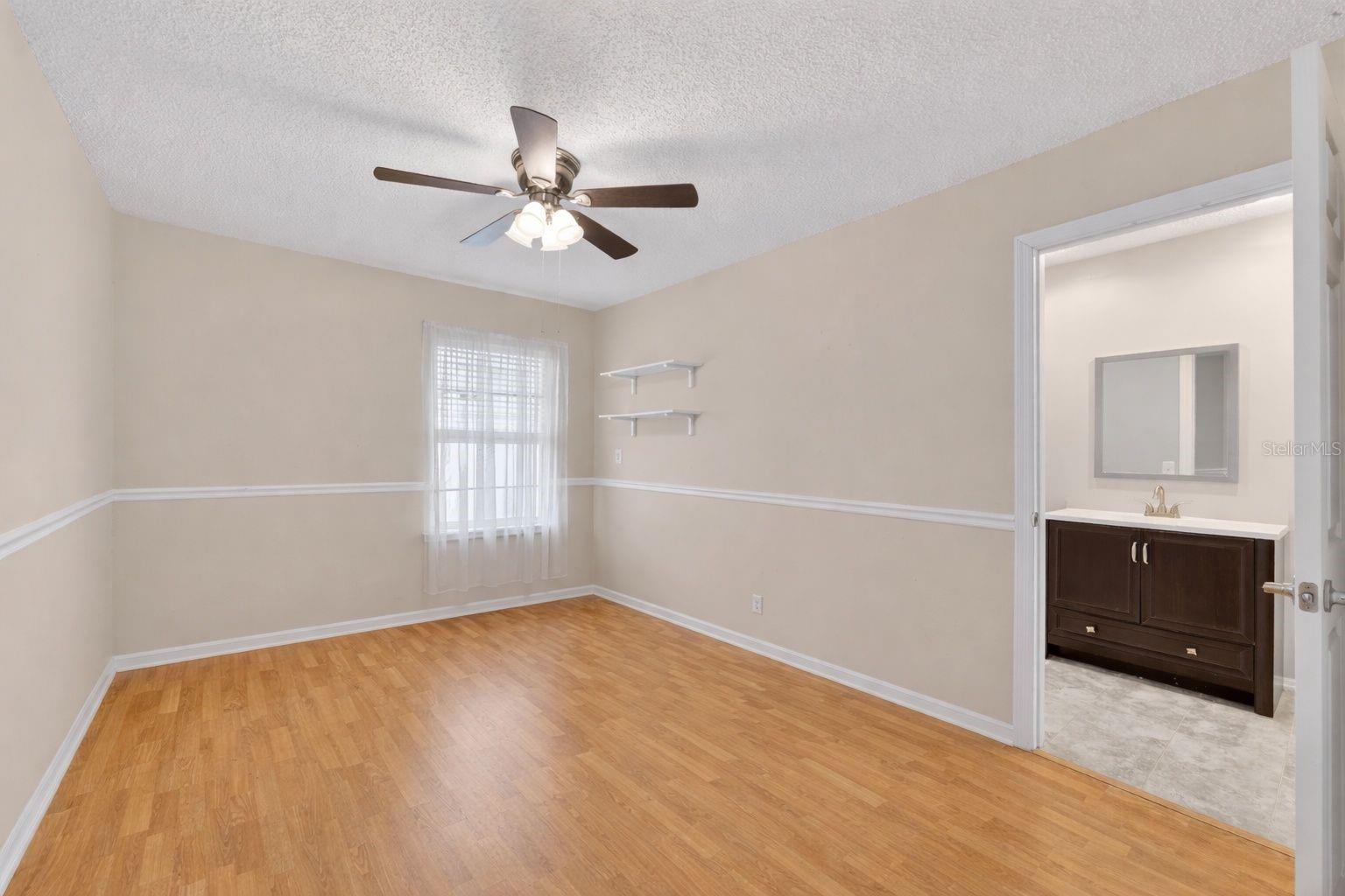 9410 PEBBLE GLEN AVE, TAMPA, FL, 33647