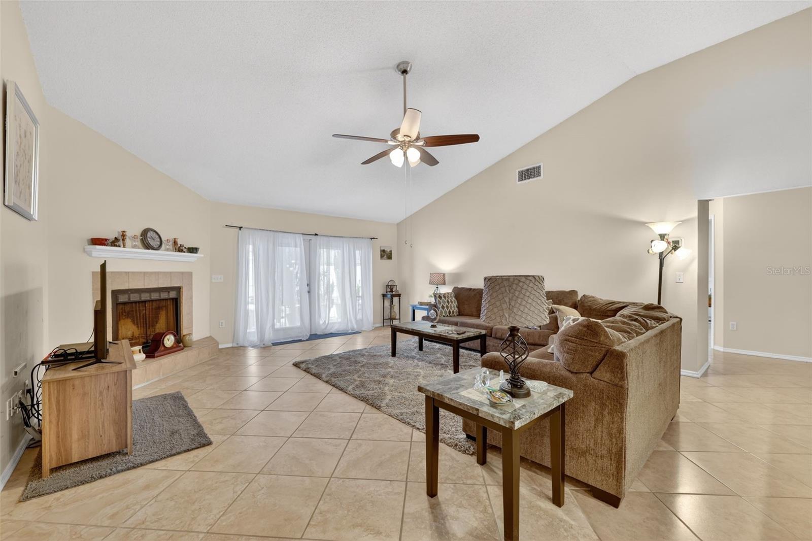 9410 PEBBLE GLEN AVE, TAMPA, FL, 33647