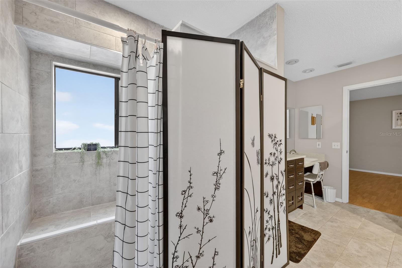 9410 PEBBLE GLEN AVE, TAMPA, FL, 33647