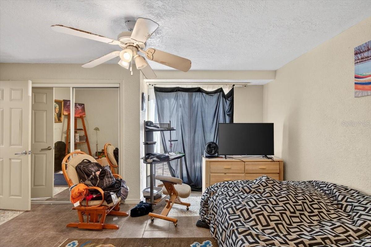 4033 COUNTRY CLUB BLVD, CAPE CORAL, FL, 33904