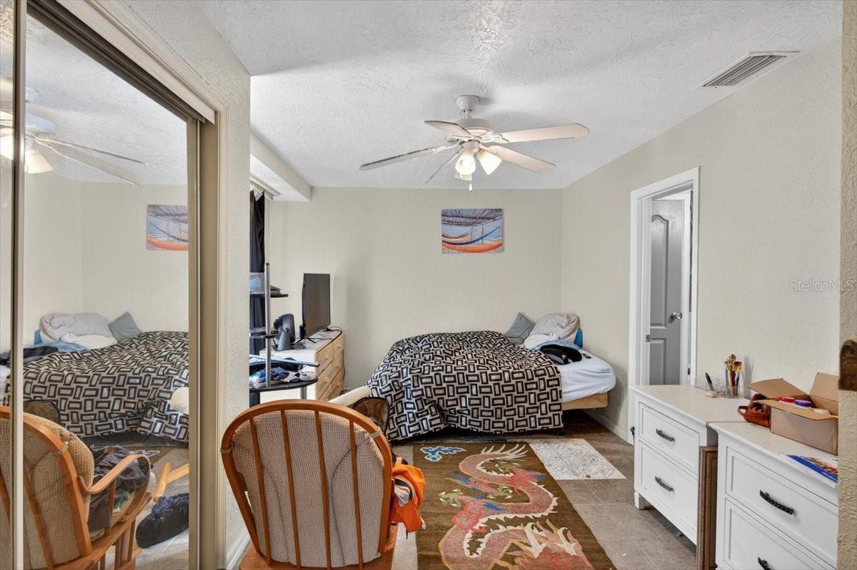 4033 COUNTRY CLUB BLVD, CAPE CORAL, FL, 33904