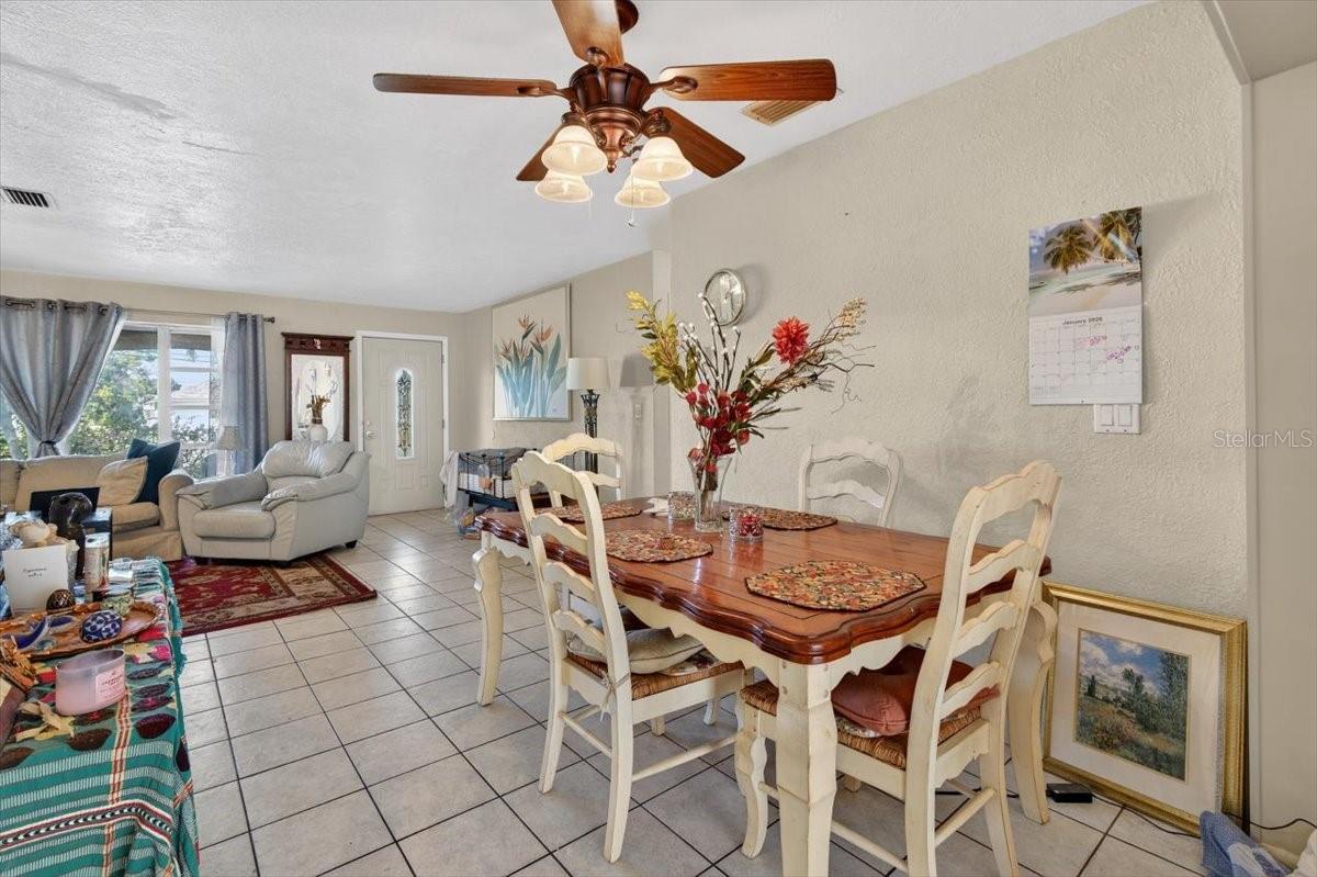 4033 COUNTRY CLUB BLVD, CAPE CORAL, FL, 33904