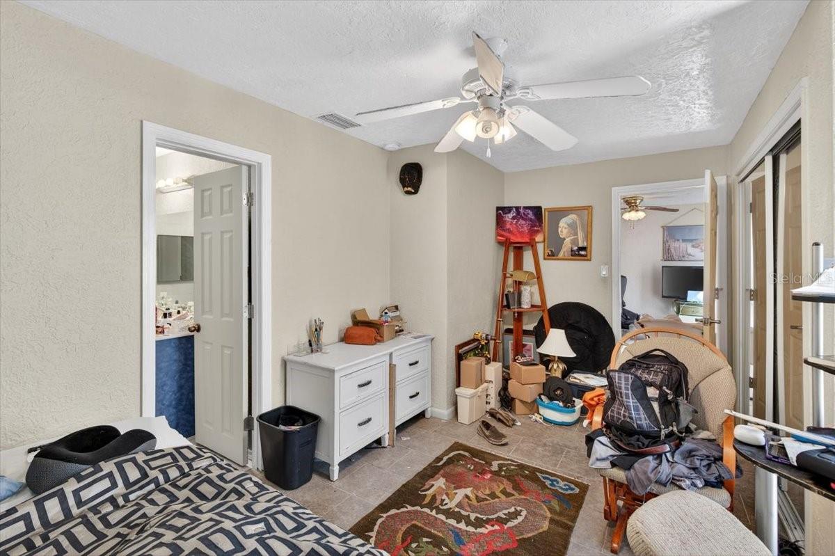 4033 COUNTRY CLUB BLVD, CAPE CORAL, FL, 33904