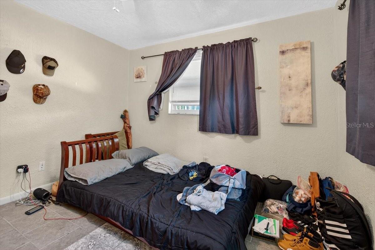 4033 COUNTRY CLUB BLVD, CAPE CORAL, FL, 33904