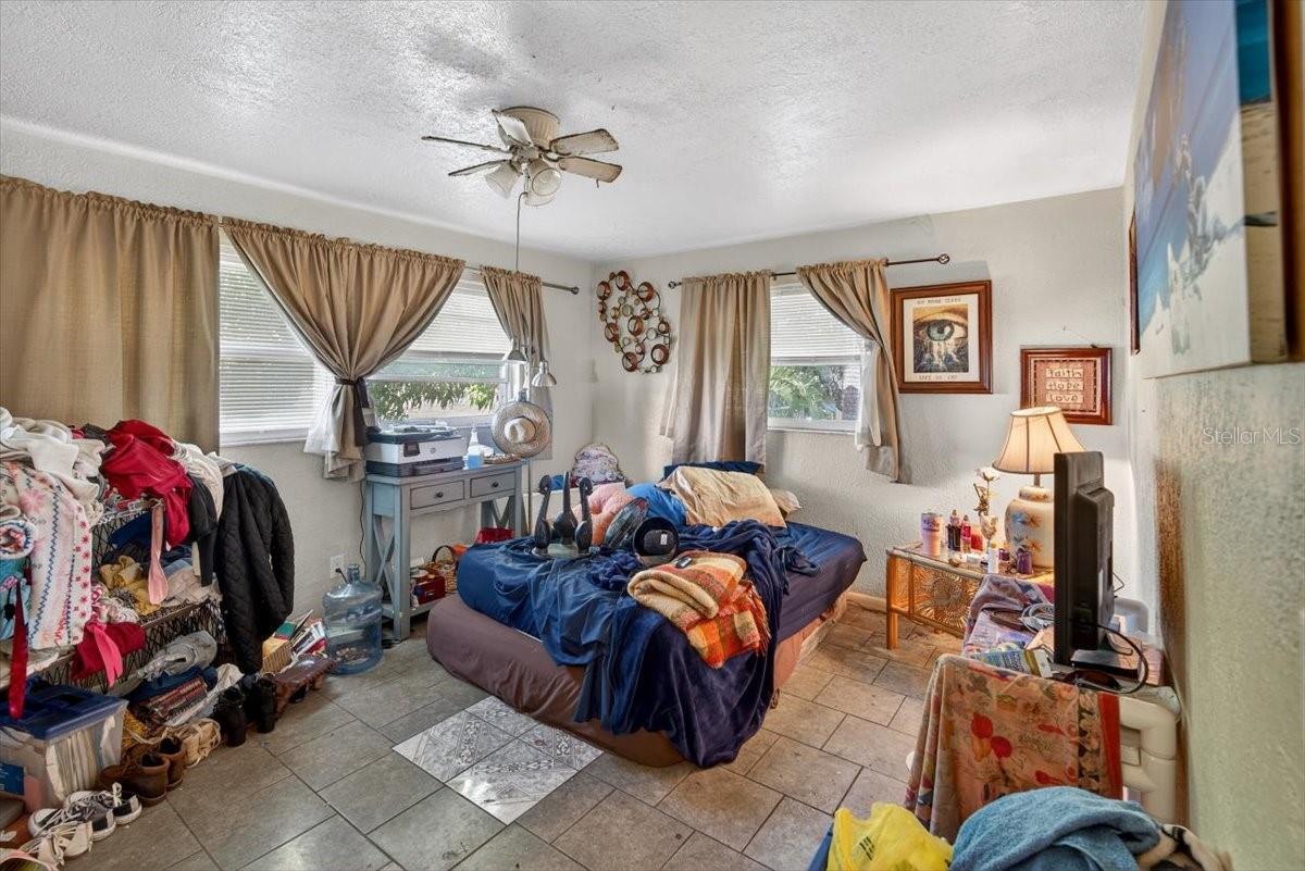 4033 COUNTRY CLUB BLVD, CAPE CORAL, FL, 33904