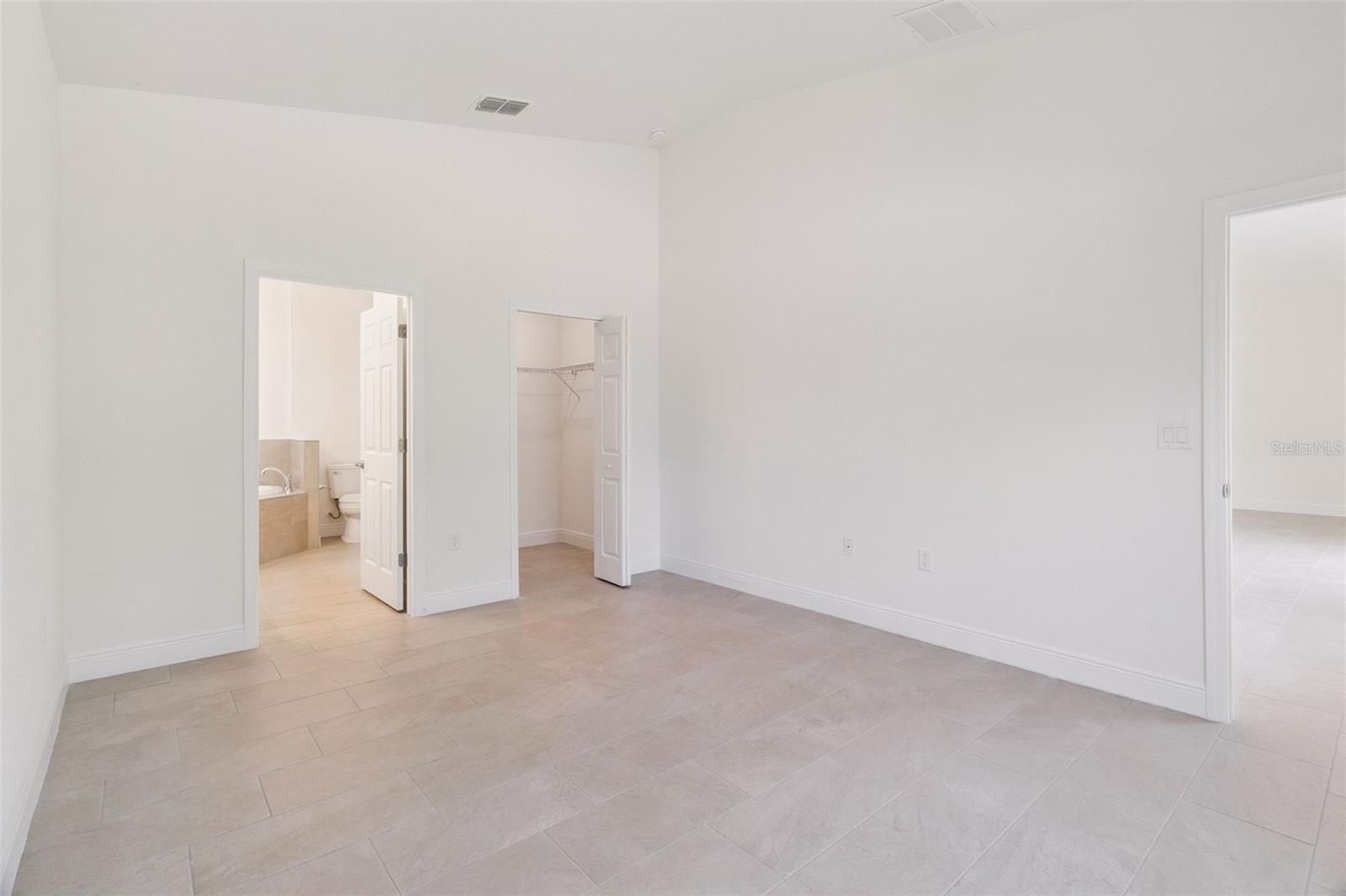 121 S CANOE CREEK RD, KENANSVILLE, FL, 34739