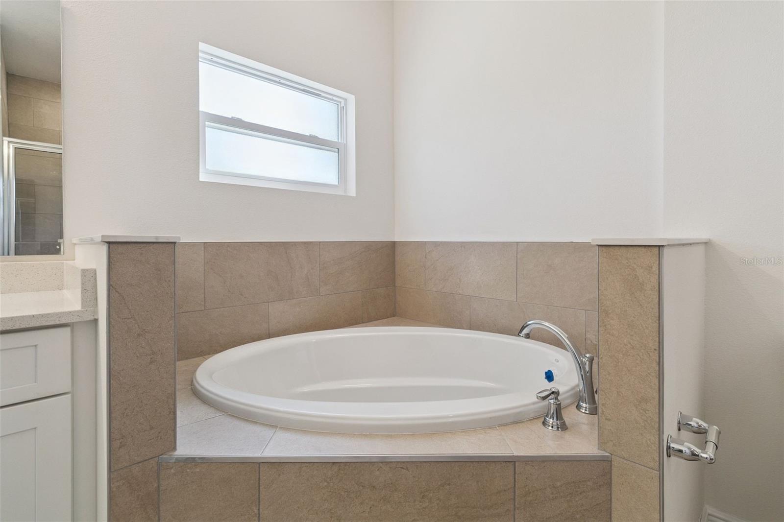 121 S CANOE CREEK RD, KENANSVILLE, FL, 34739