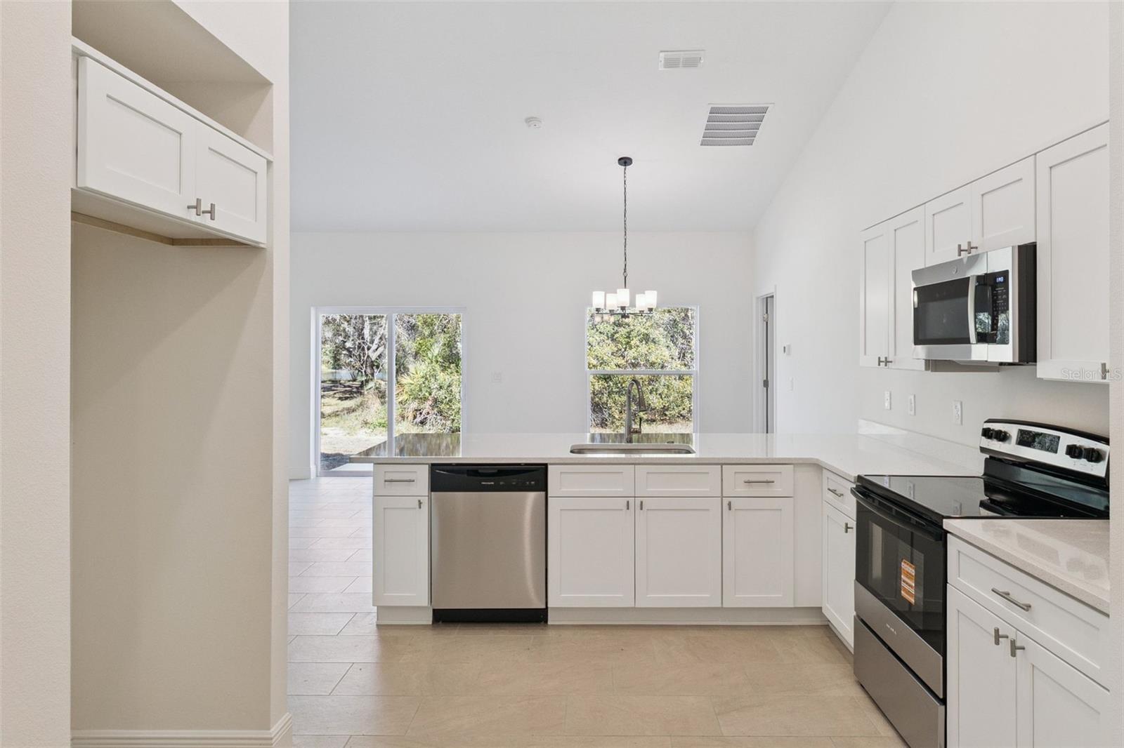 121 S CANOE CREEK RD, KENANSVILLE, FL, 34739