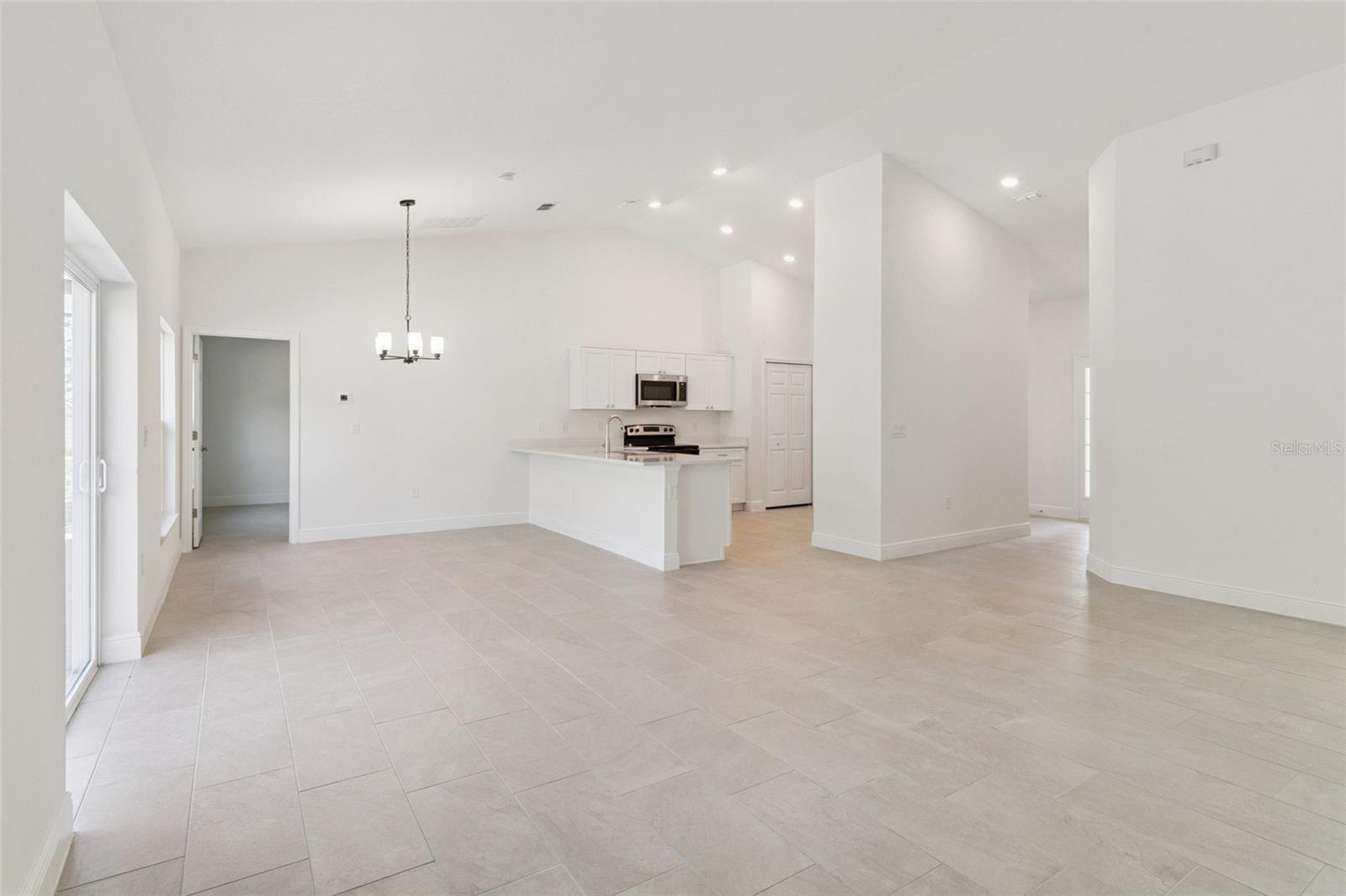 121 S CANOE CREEK RD, KENANSVILLE, FL, 34739