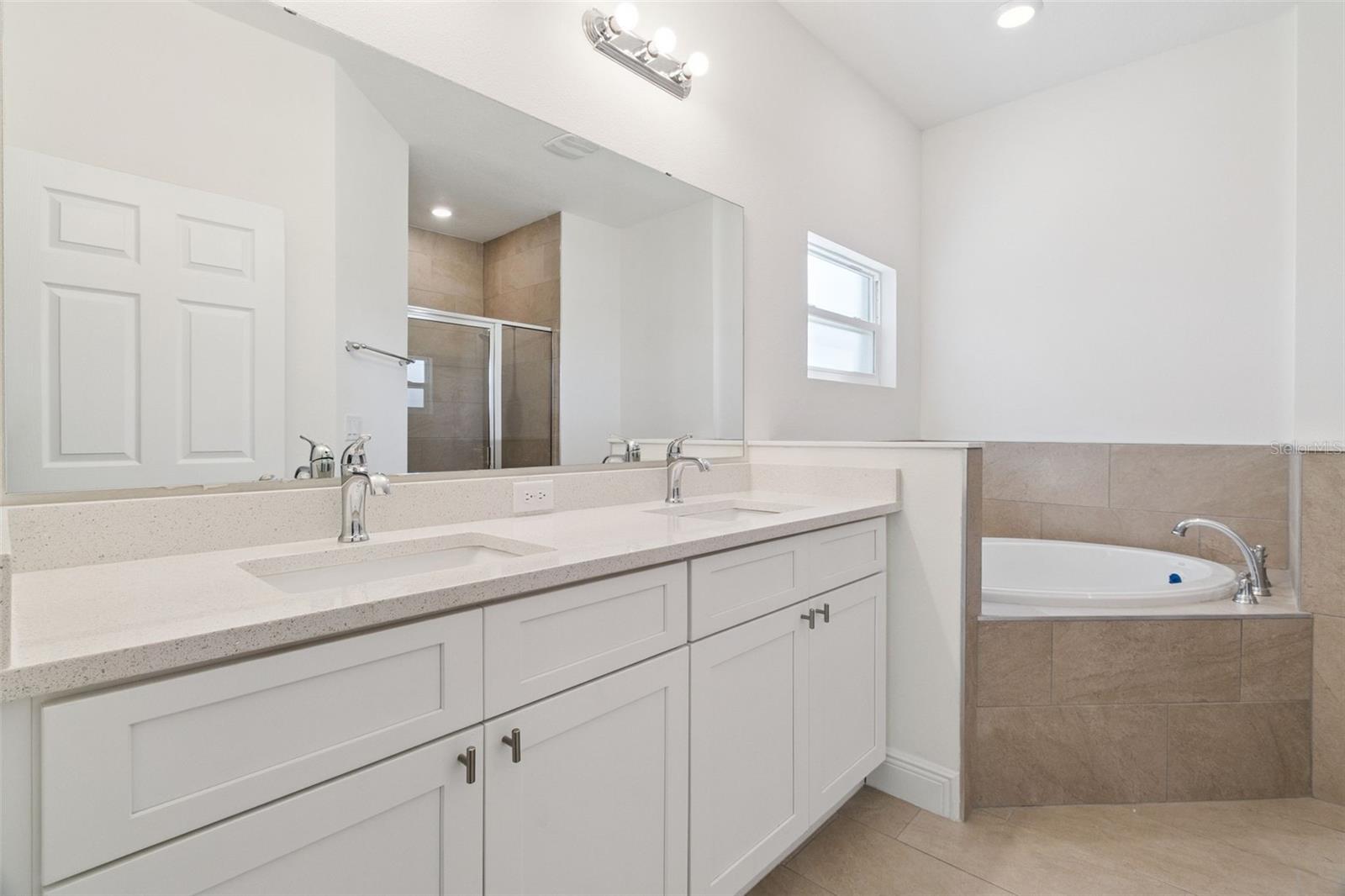 121 S CANOE CREEK RD, KENANSVILLE, FL, 34739