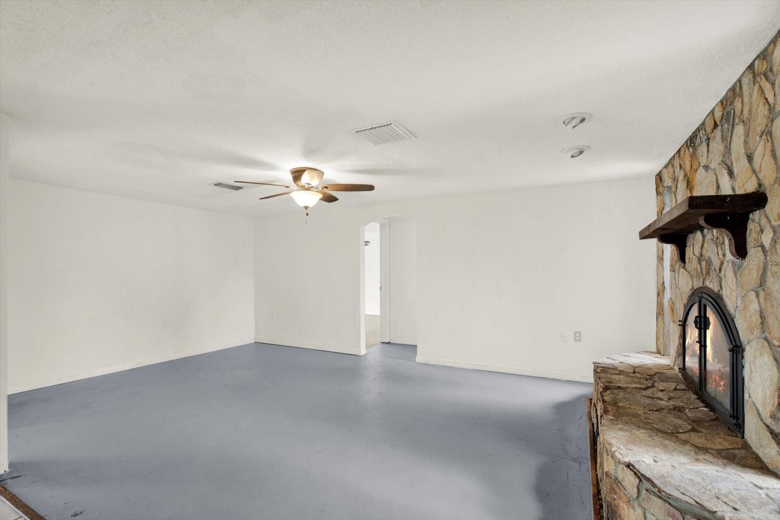 3931 HOLIDAY LAKE DR, HOLIDAY, FL, 34691