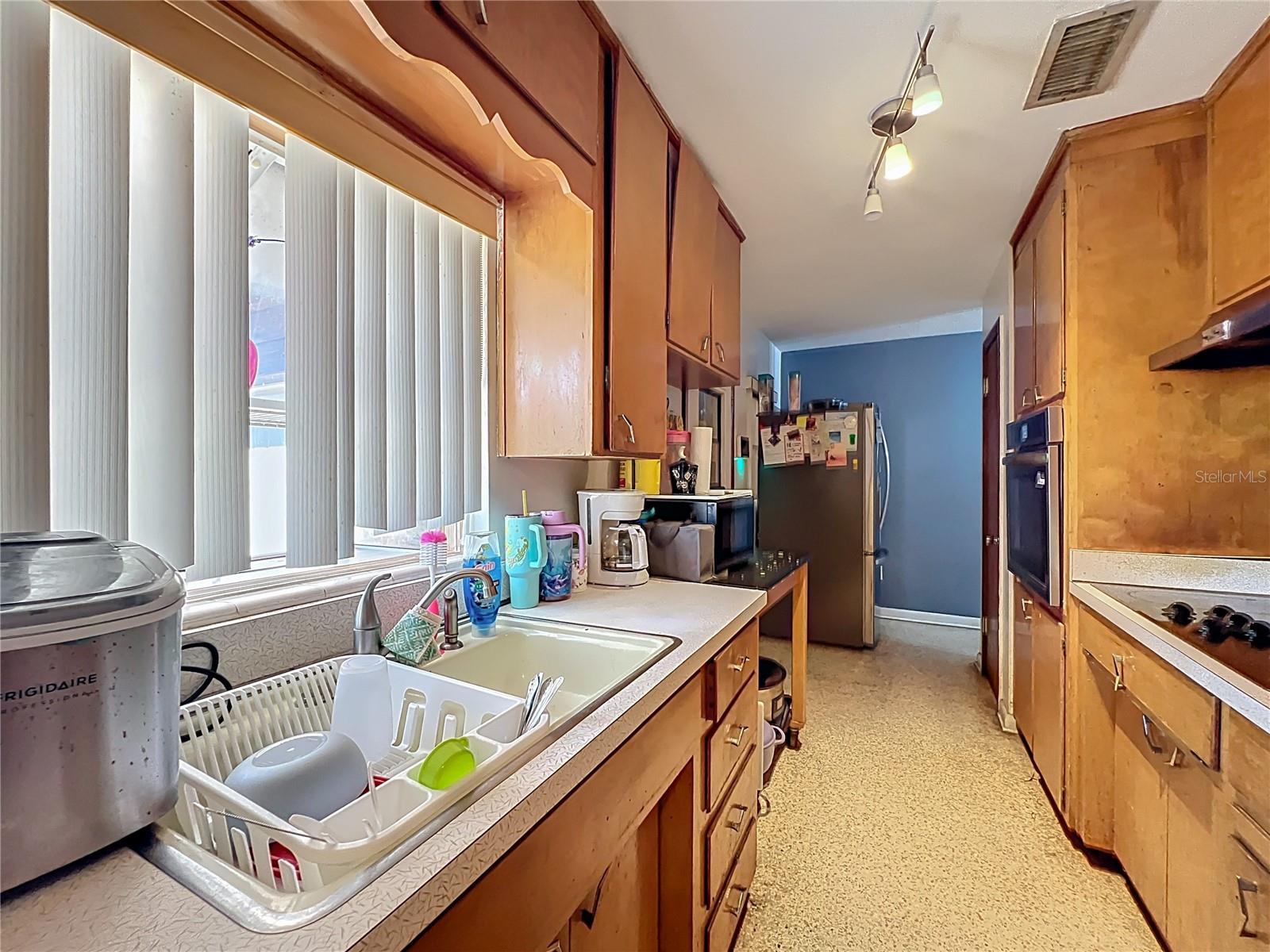 811 W LAKE MANN DR, ORLANDO, FL, 32805