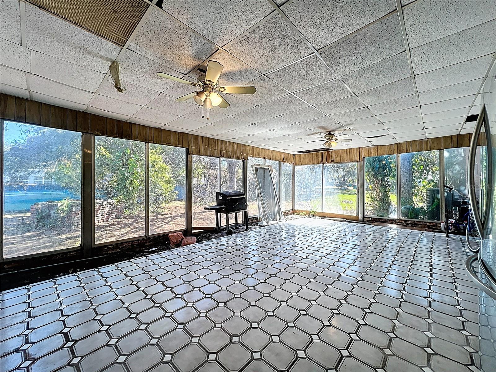 811 W LAKE MANN DR, ORLANDO, FL, 32805