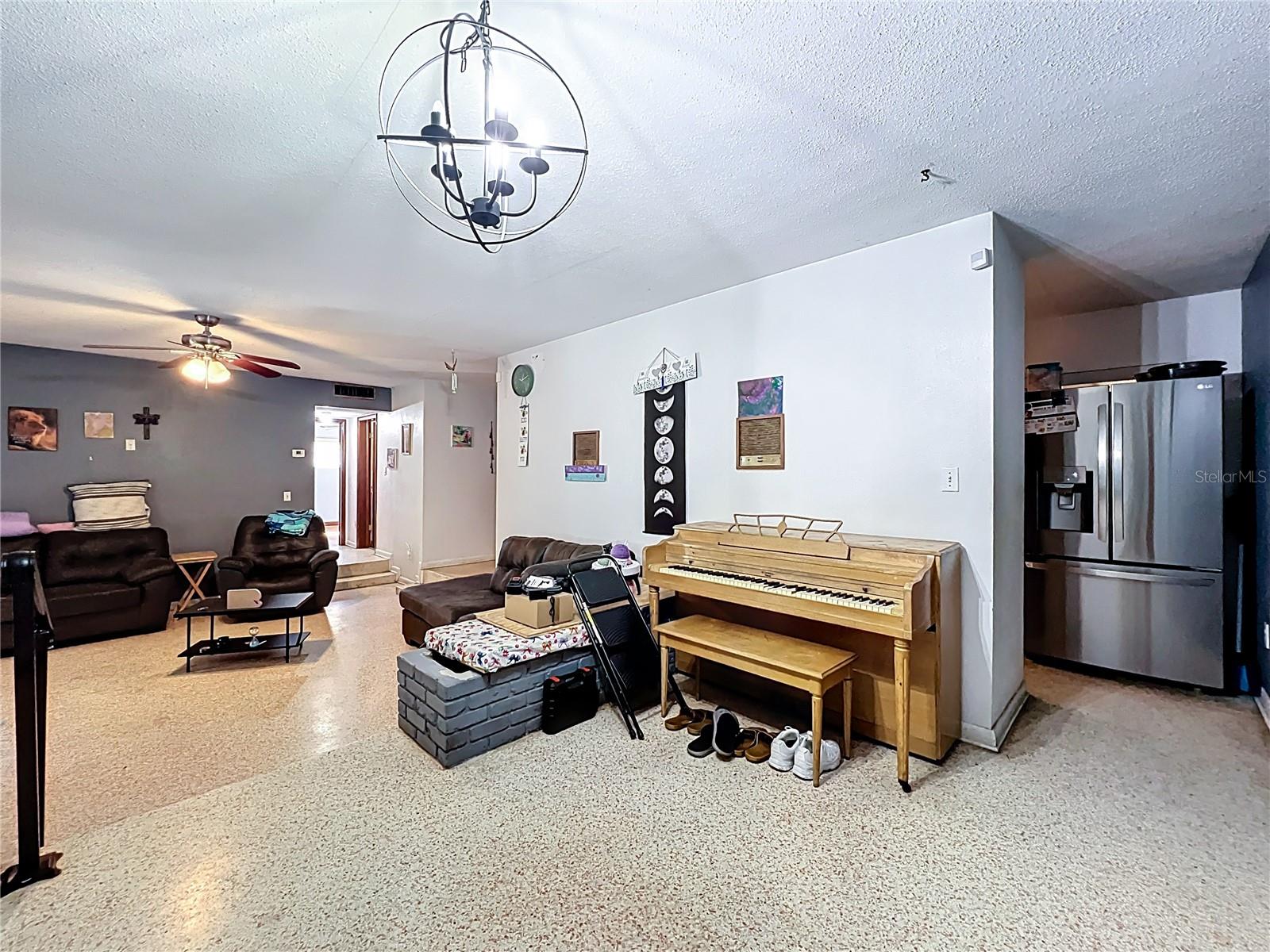 811 W LAKE MANN DR, ORLANDO, FL, 32805