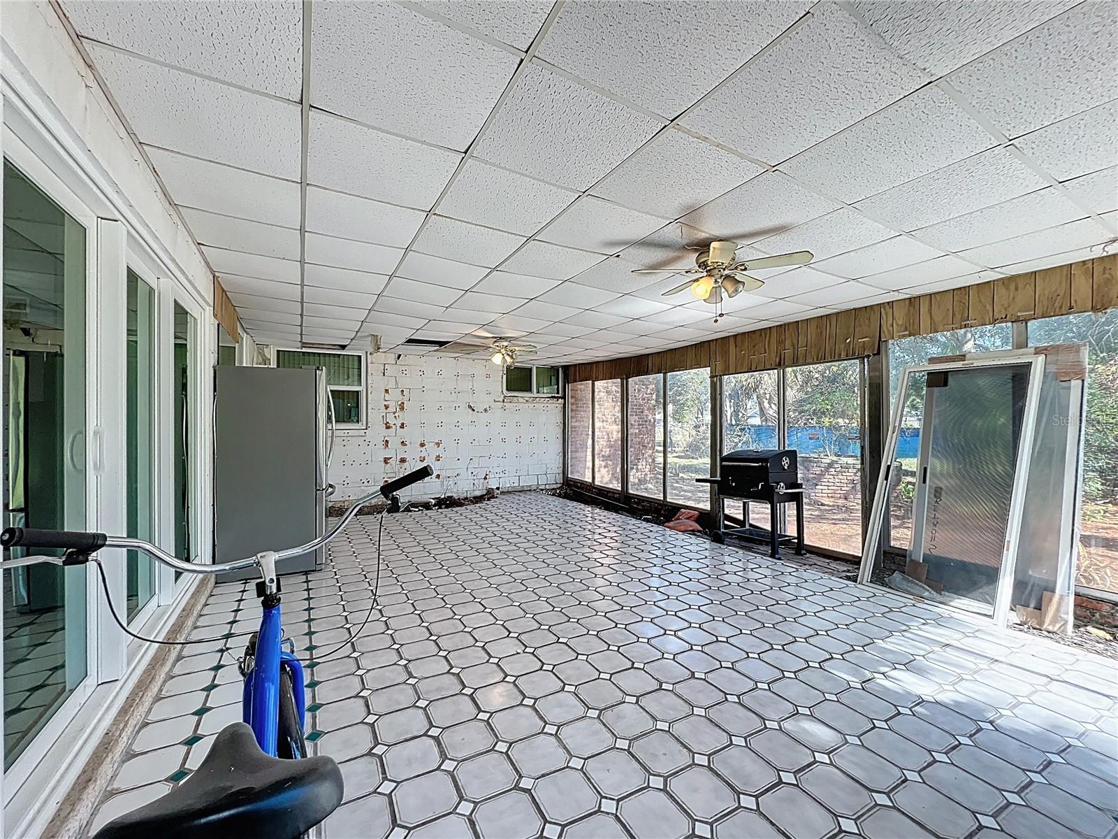 811 W LAKE MANN DR, ORLANDO, FL, 32805