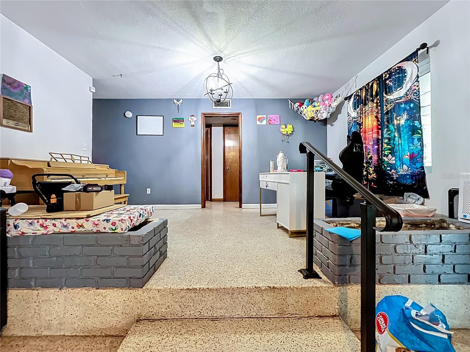 811 W LAKE MANN DR, ORLANDO, FL, 32805