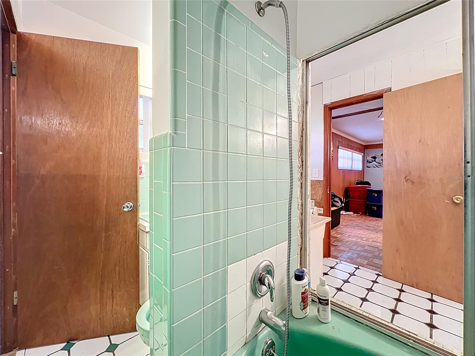 811 W LAKE MANN DR, ORLANDO, FL, 32805