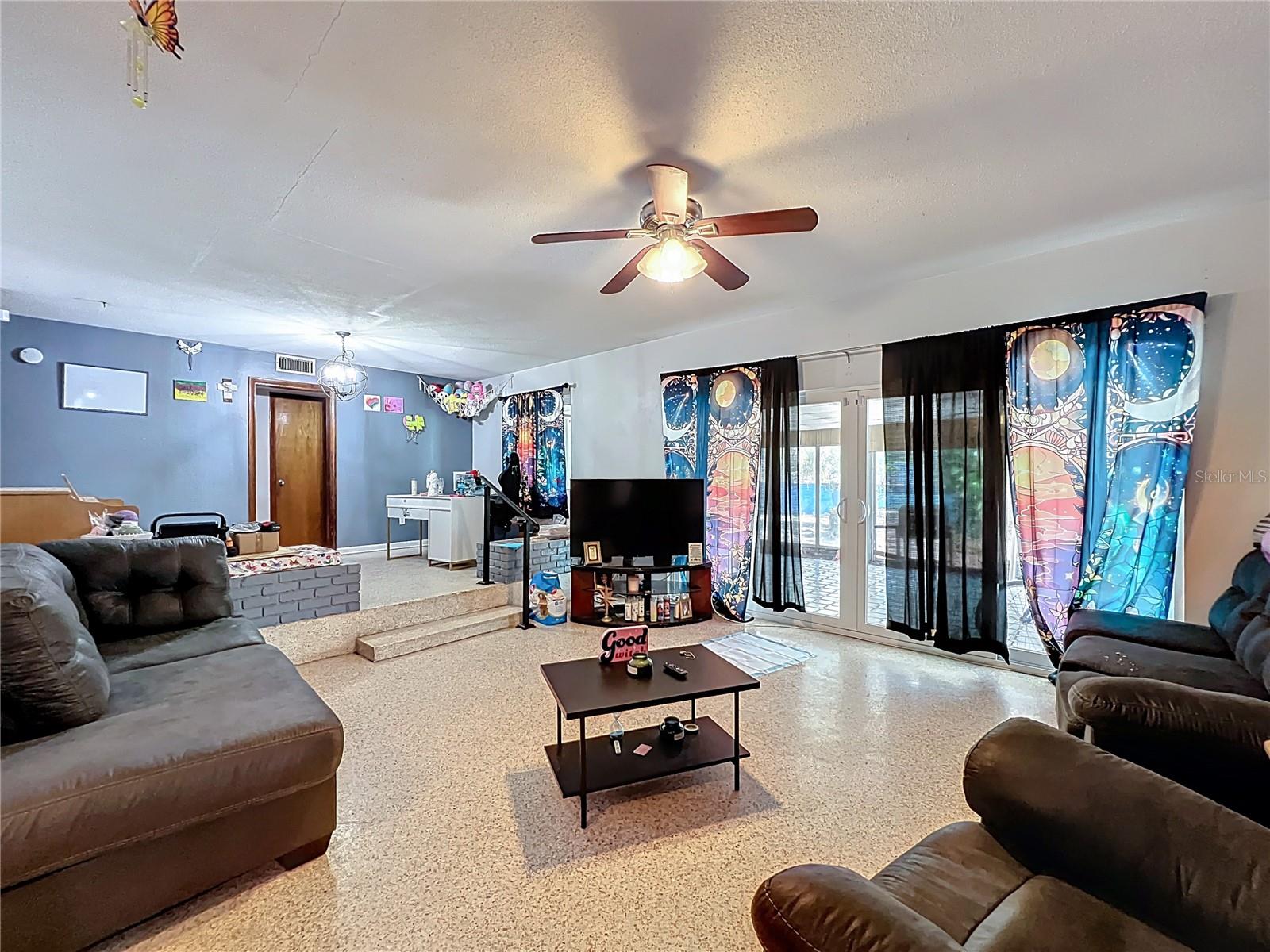 811 W LAKE MANN DR, ORLANDO, FL, 32805