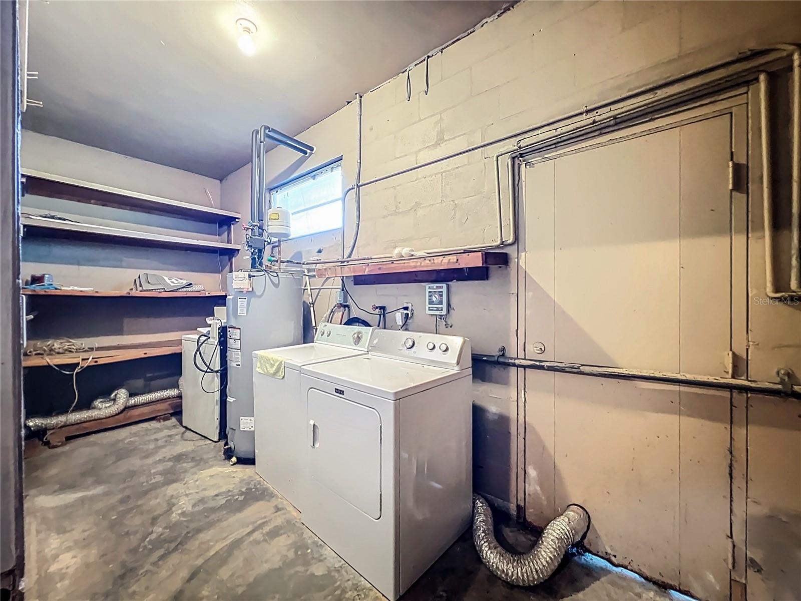 811 W LAKE MANN DR, ORLANDO, FL, 32805