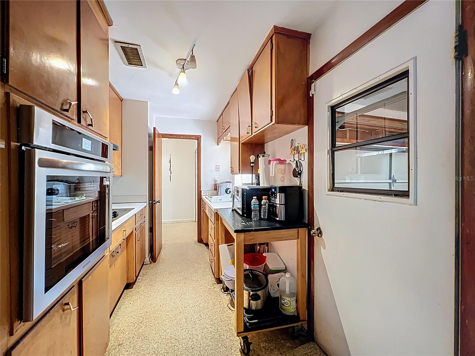 811 W LAKE MANN DR, ORLANDO, FL, 32805