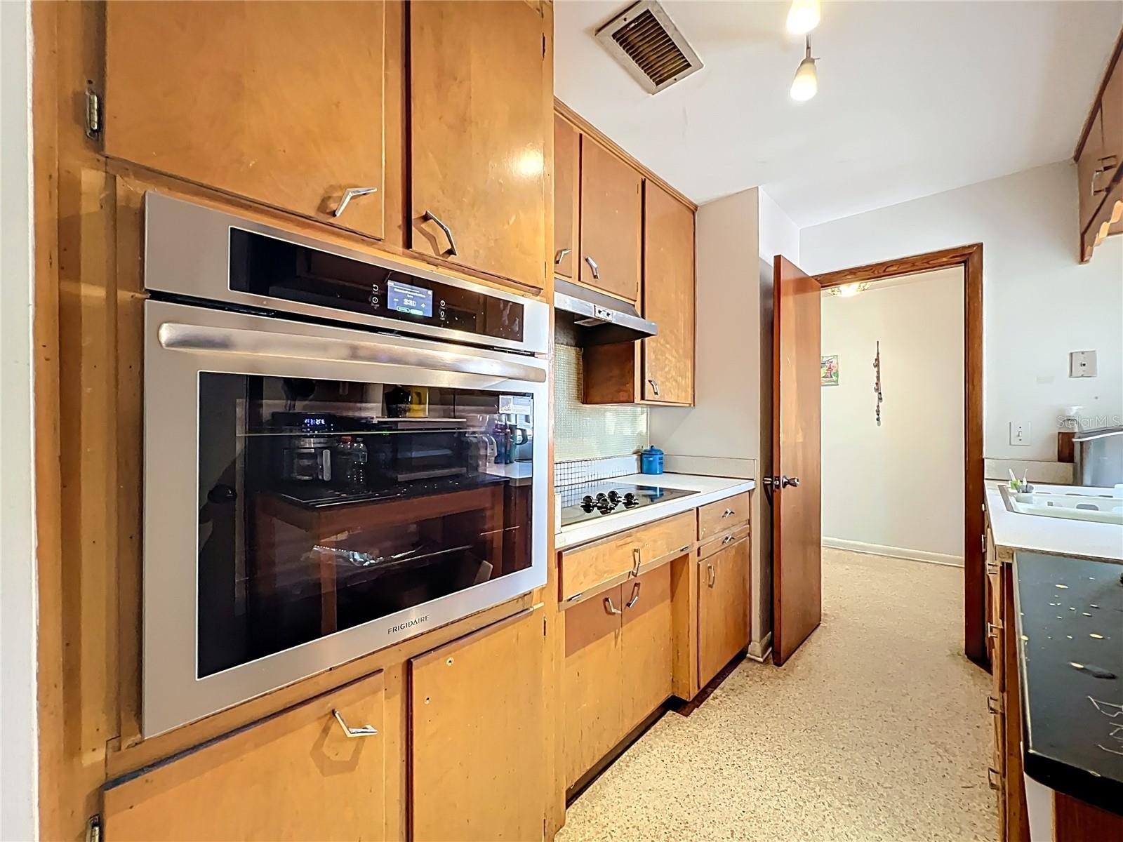 811 W LAKE MANN DR, ORLANDO, FL, 32805