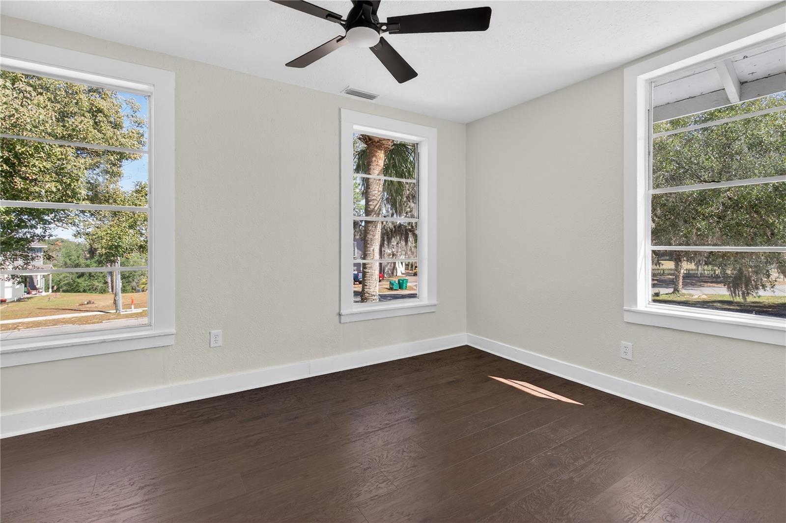 922 WASHINGTON AVE, EUSTIS, FL, 32726