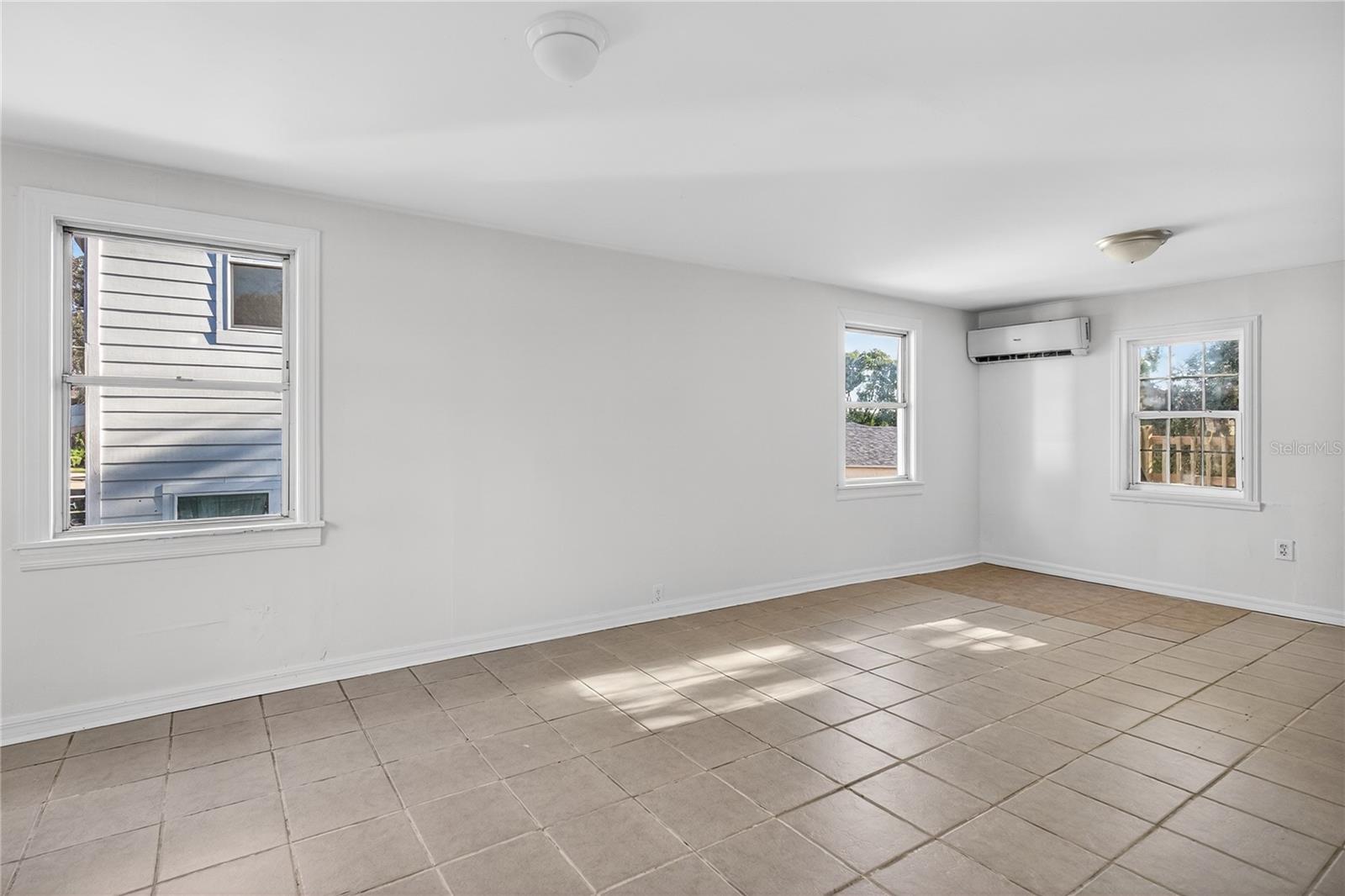 922 WASHINGTON AVE, EUSTIS, FL, 32726