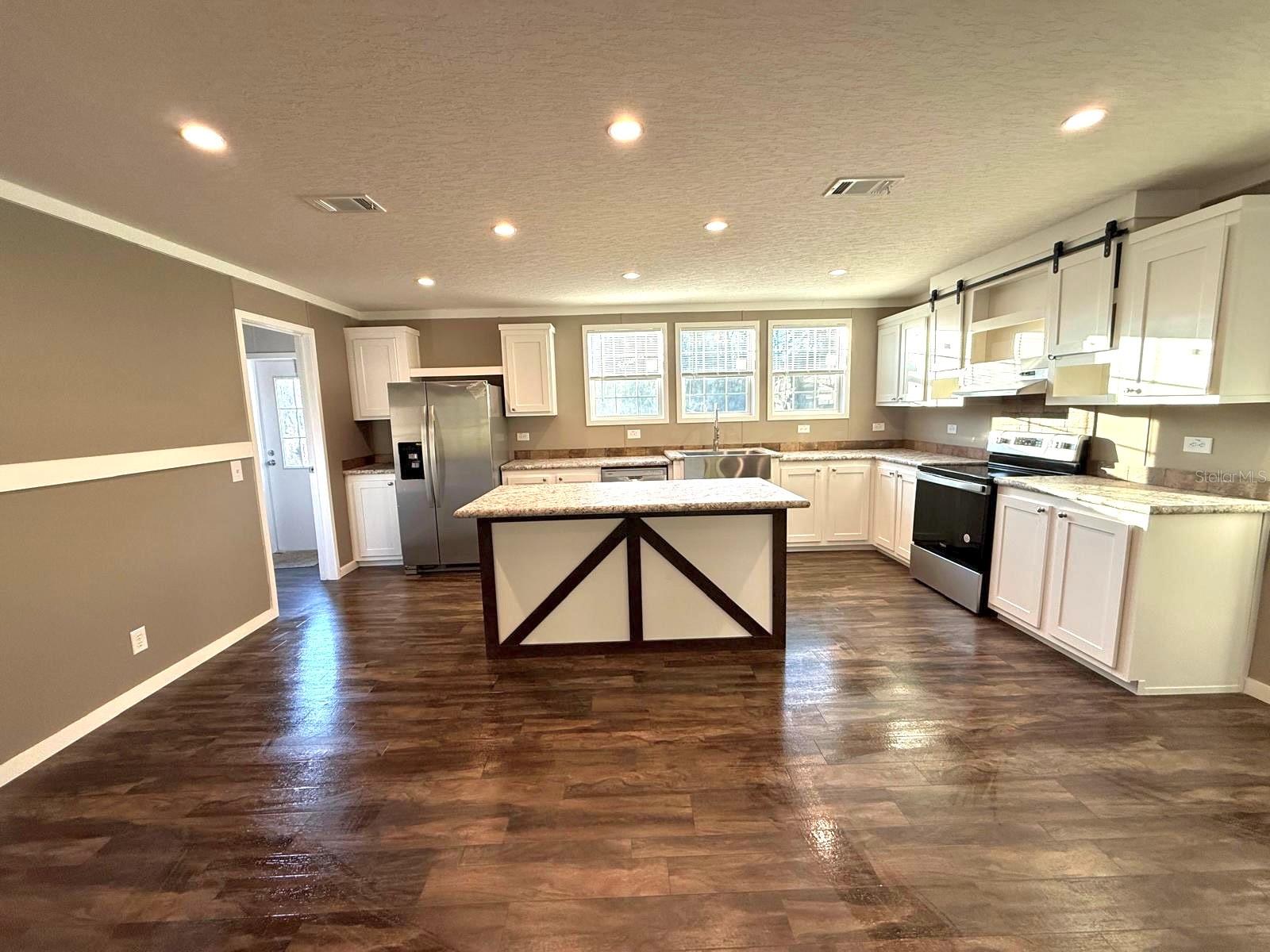 15356 APACHE DR, THONOTOSASSA, FL, 33592