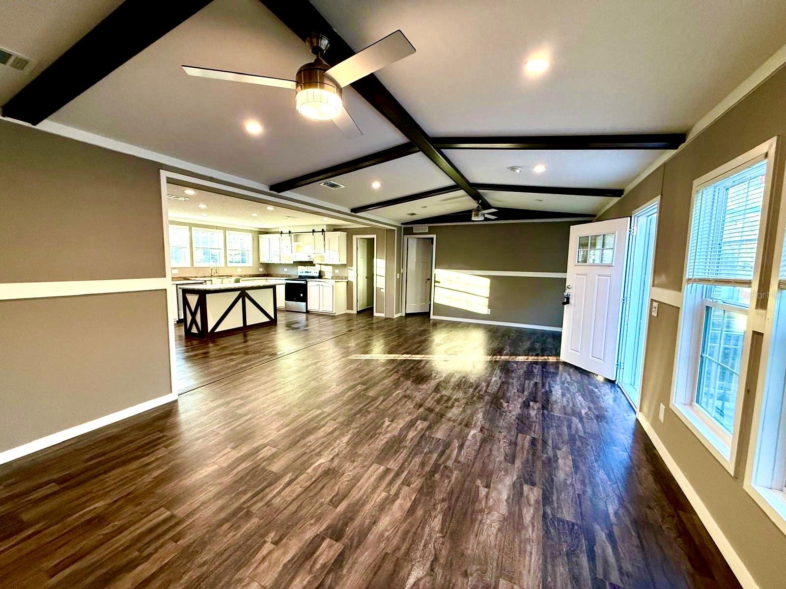 15356 APACHE DR, THONOTOSASSA, FL, 33592