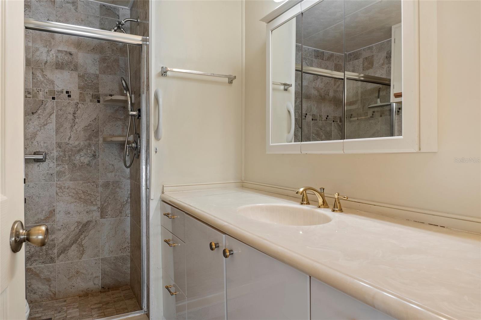 C7521085 Property Photo