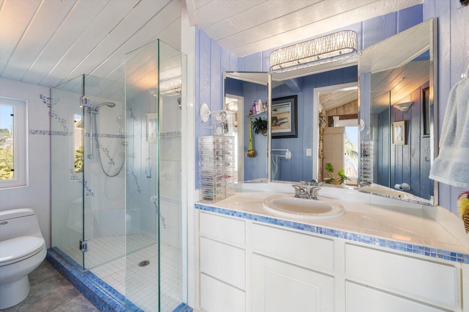 TB8469911 Property Photo