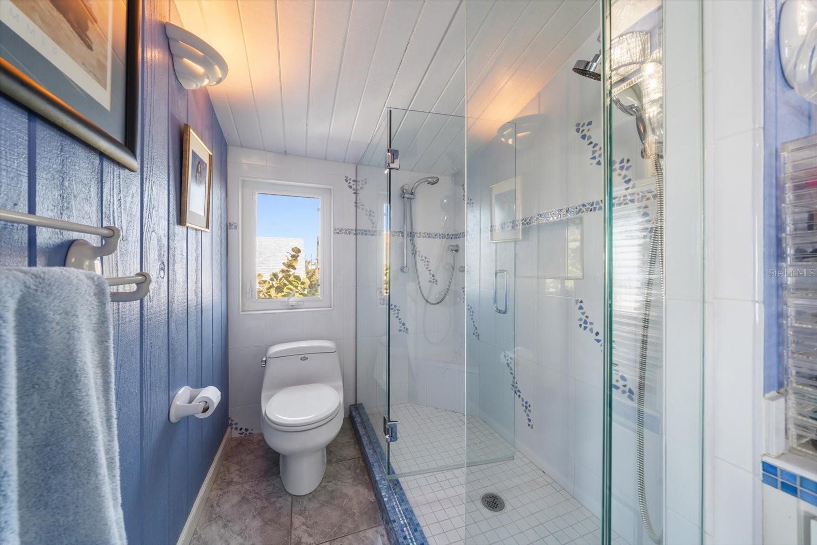 TB8469911 Property Photo