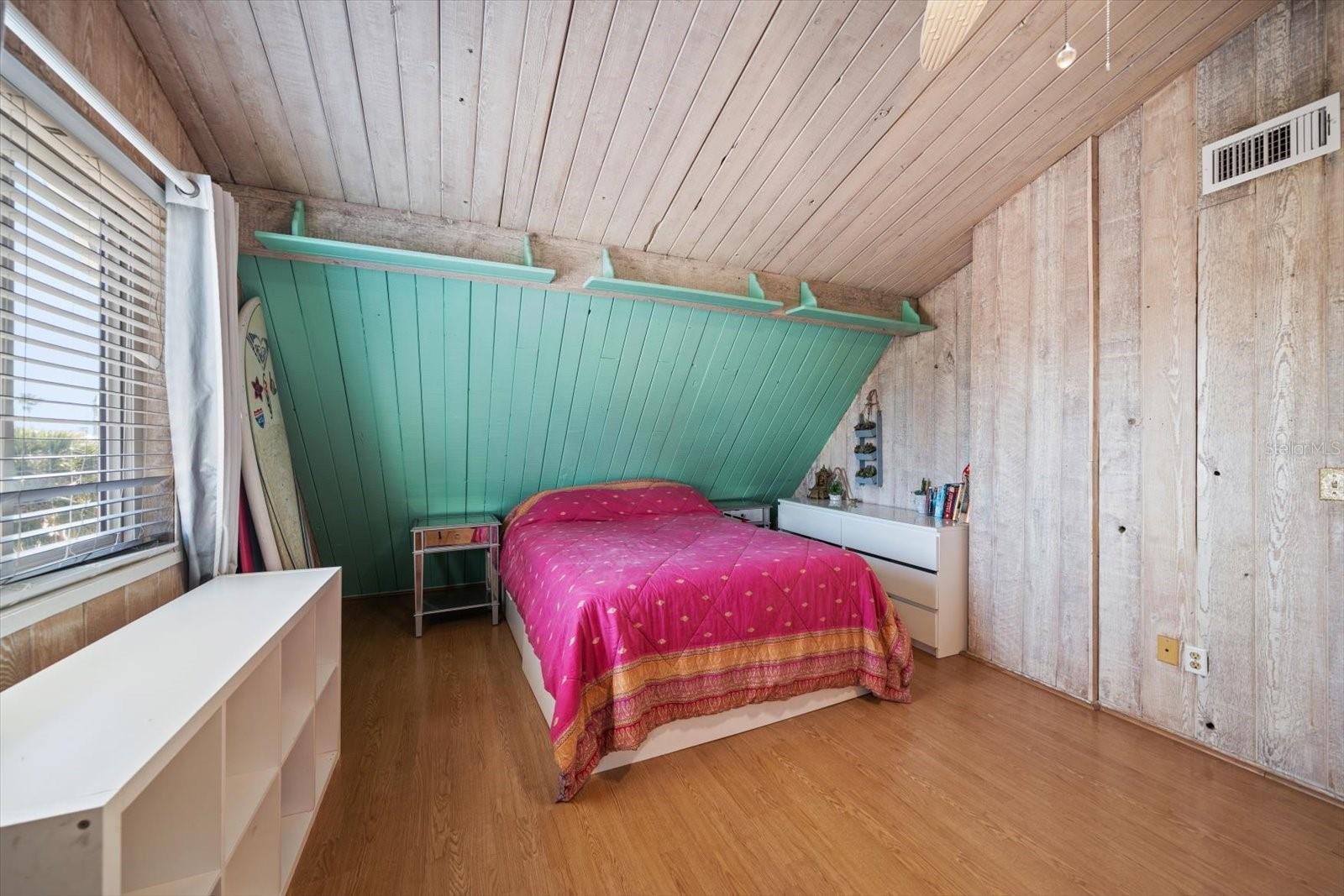 TB8469911 Property Photo