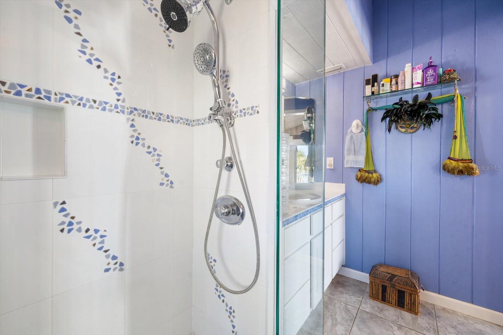 TB8469911 Property Photo