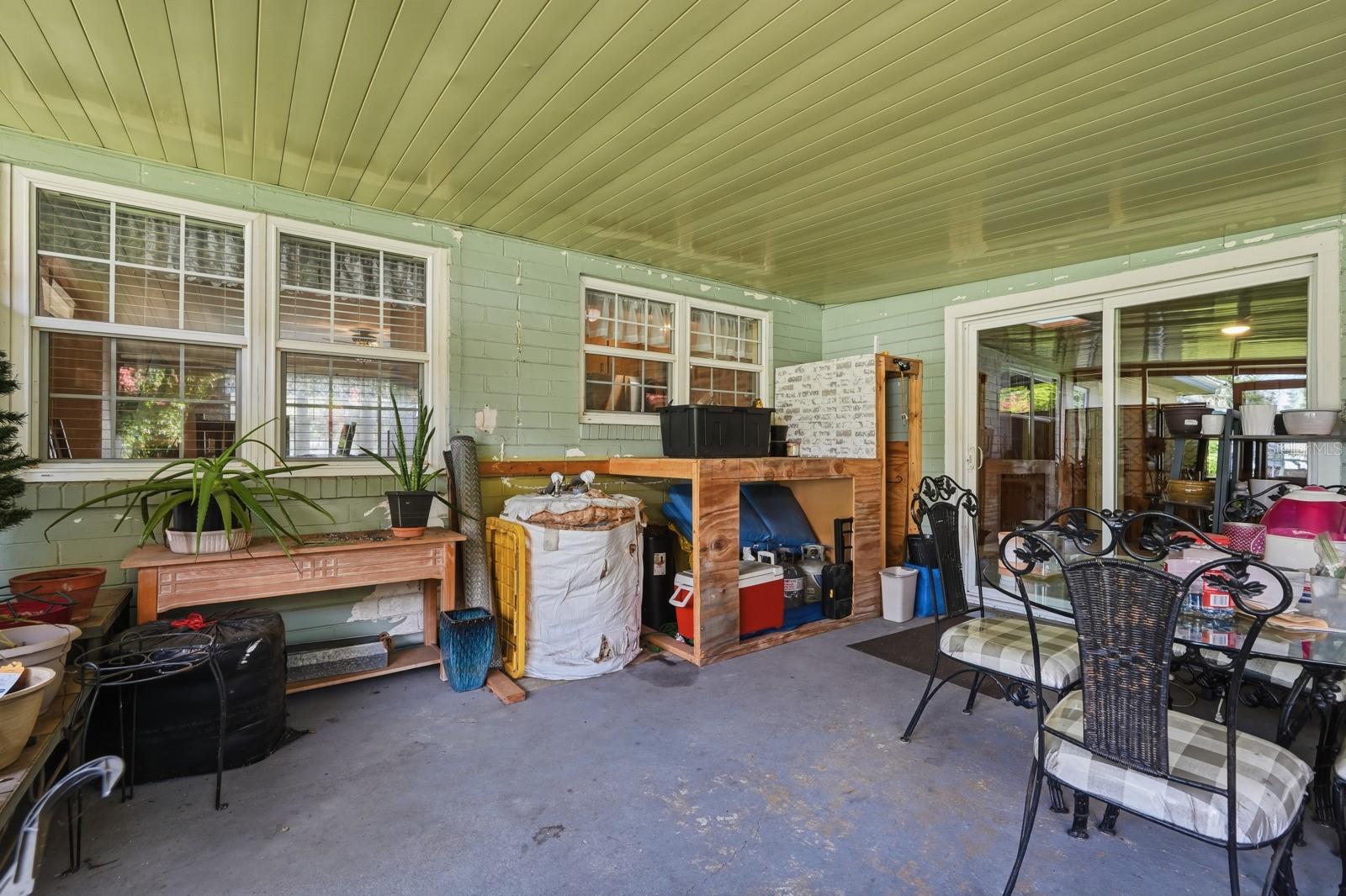 930 N AMELIA AVE, DELAND, FL, 32724