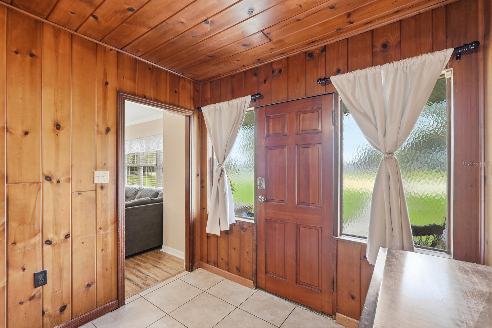 930 N AMELIA AVE, DELAND, FL, 32724