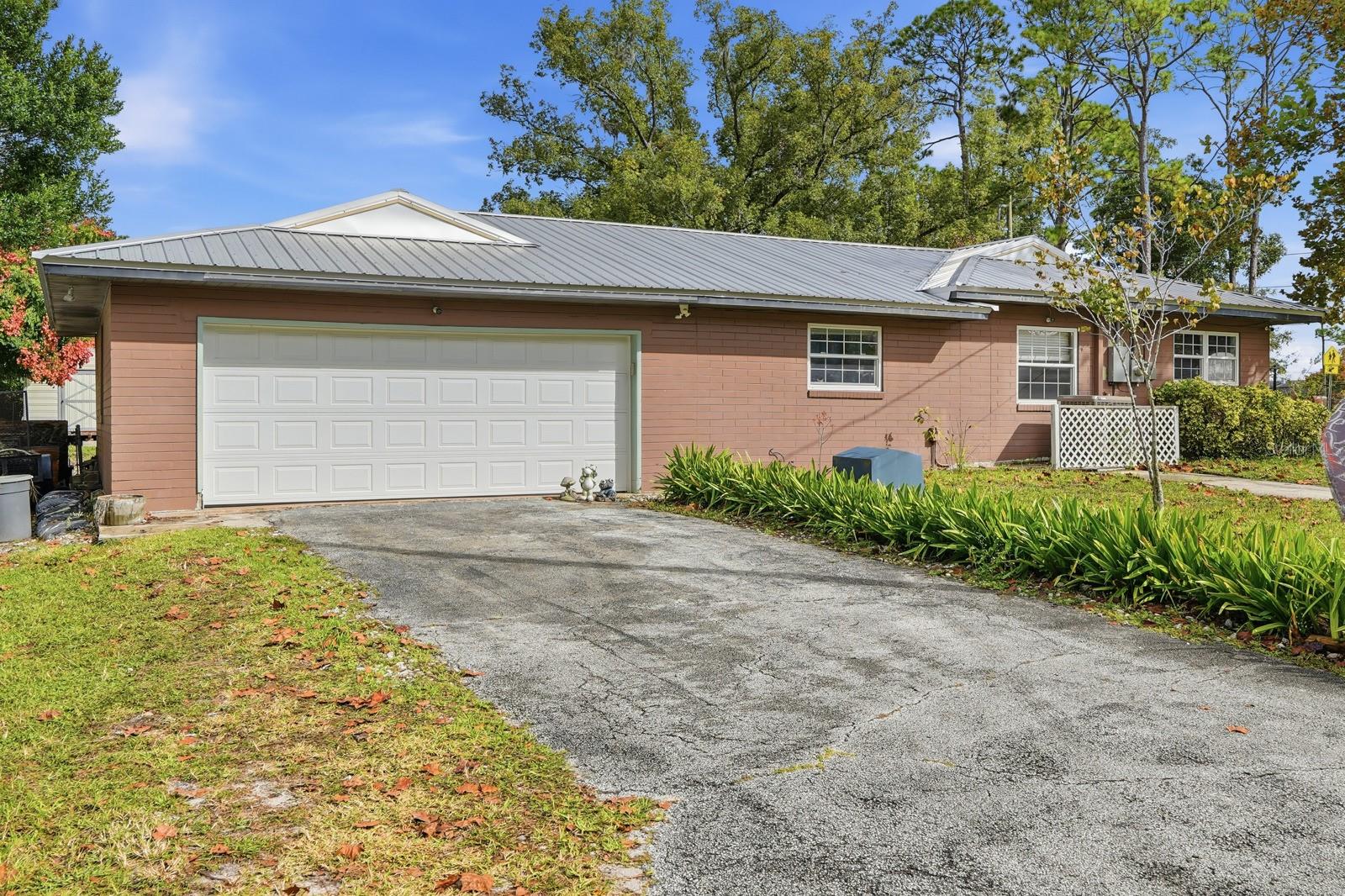 930 N AMELIA AVE, DELAND, FL, 32724