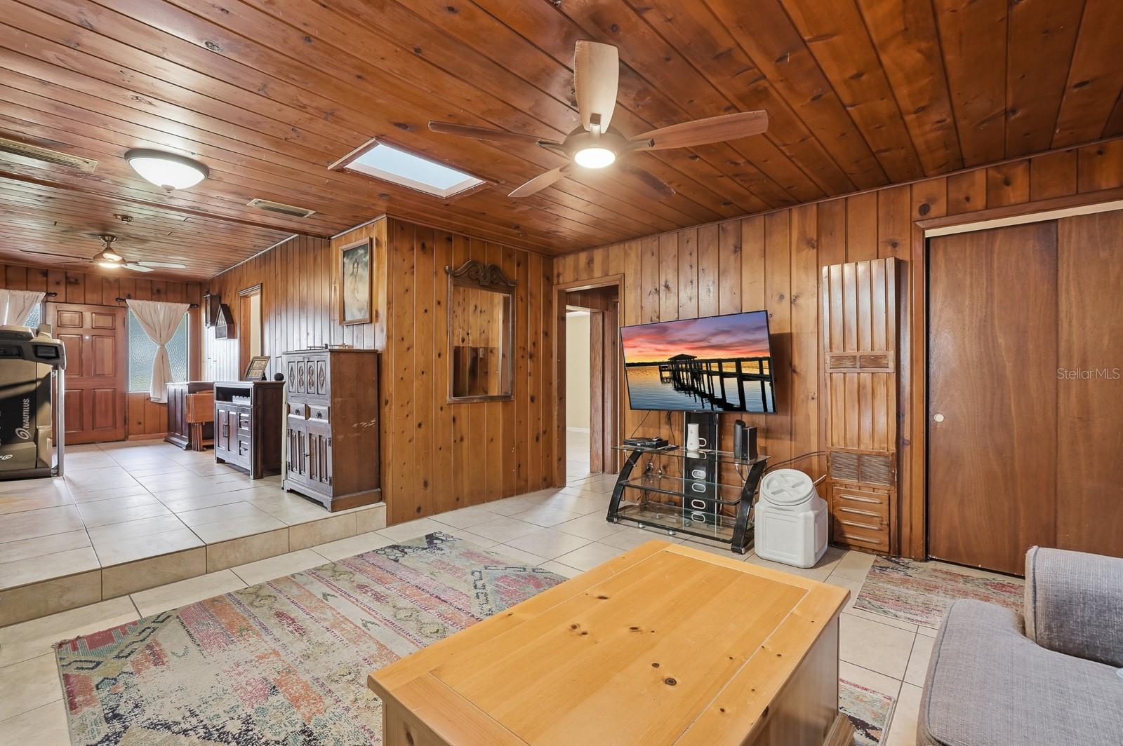 930 N AMELIA AVE, DELAND, FL, 32724