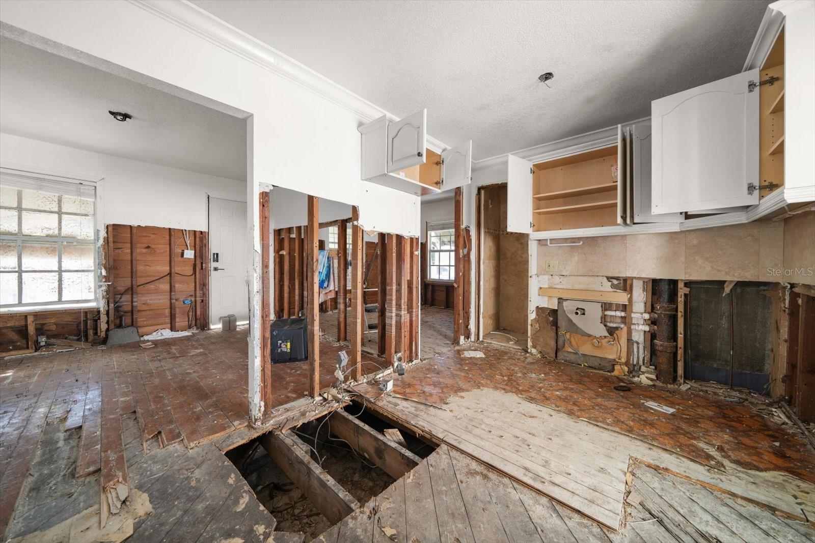 24 80TH TER, TREASURE ISLAND, FL, 33706